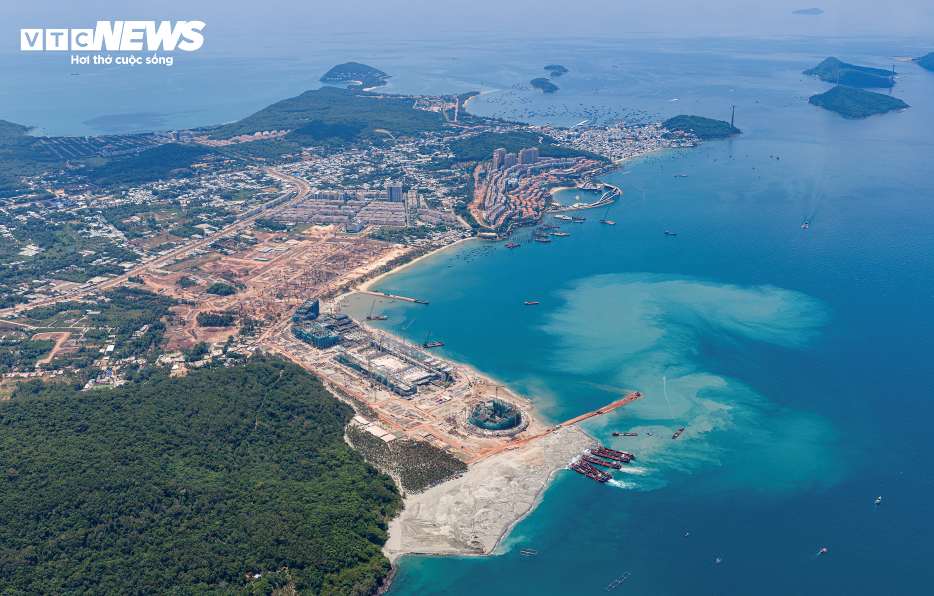 Diện mạo Trung tâm Hội nghị APEC ở Phú Quốc dần lộ diện sau 10 tháng thi công - Ảnh 13.