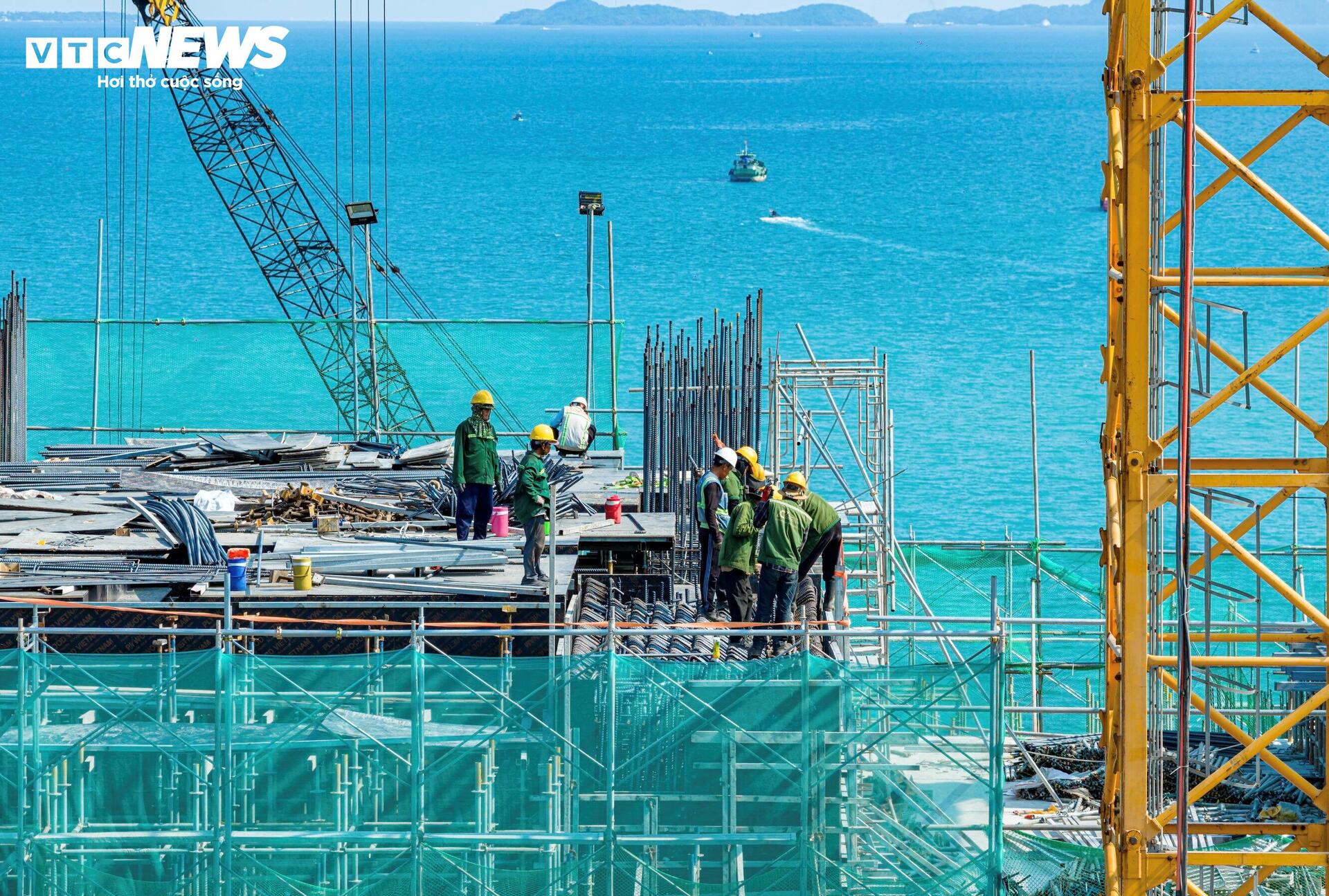 Diện mạo Trung tâm Hội nghị APEC ở Phú Quốc dần lộ diện sau 10 tháng thi công - Ảnh 9.