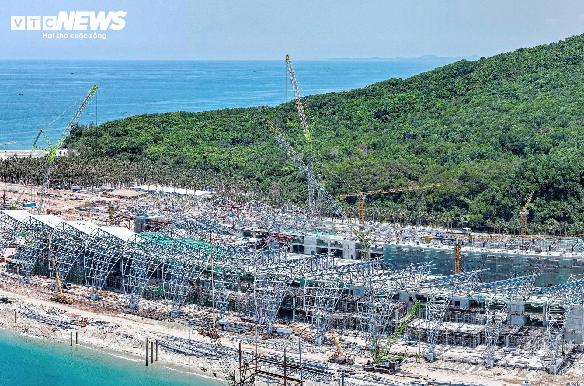 Diện mạo Trung tâm Hội nghị APEC ở Phú Quốc dần lộ diện sau 10 tháng thi công - Ảnh 3.