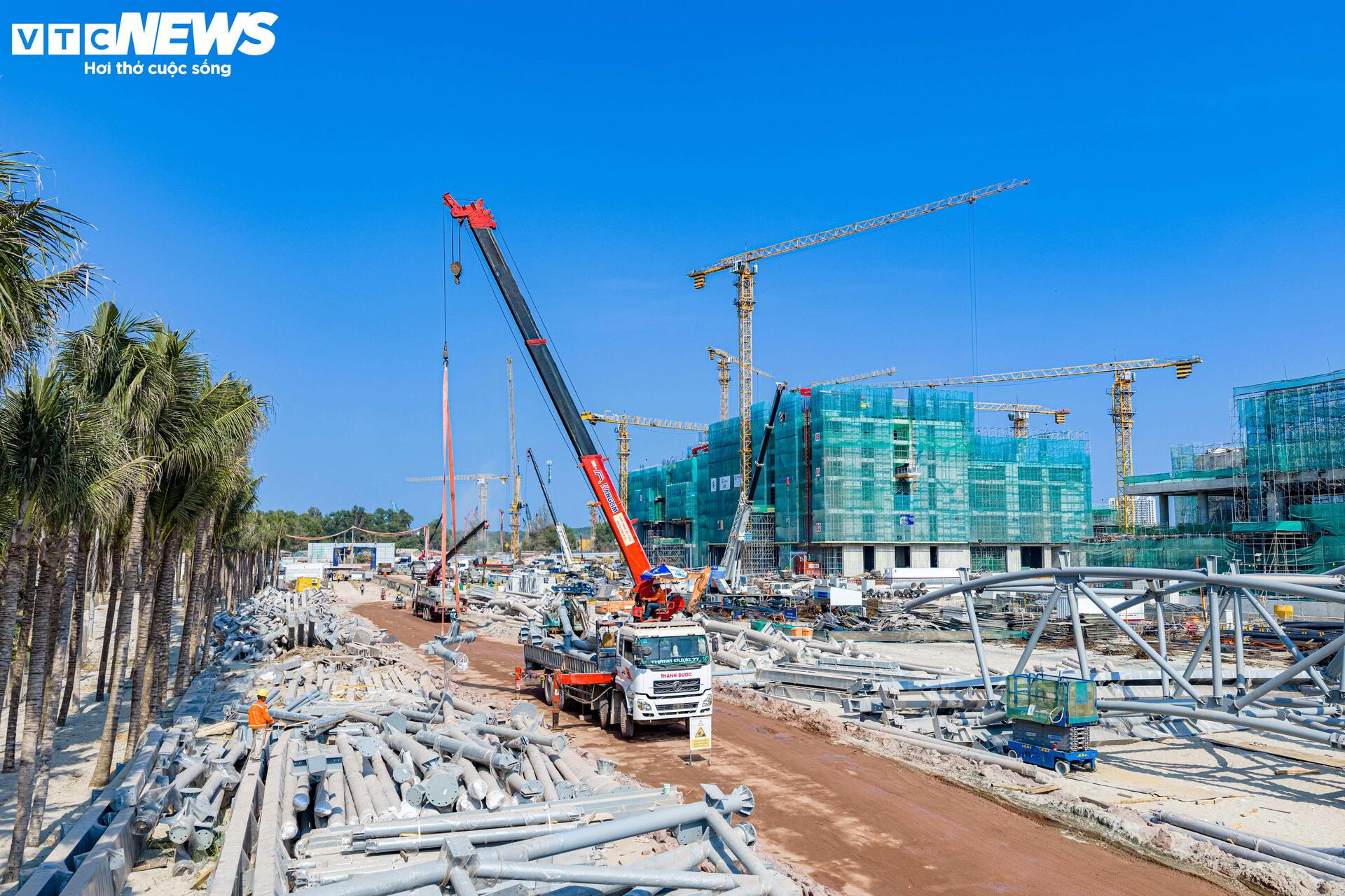 Diện mạo Trung tâm Hội nghị APEC ở Phú Quốc dần lộ diện sau 10 tháng thi công - Ảnh 12.