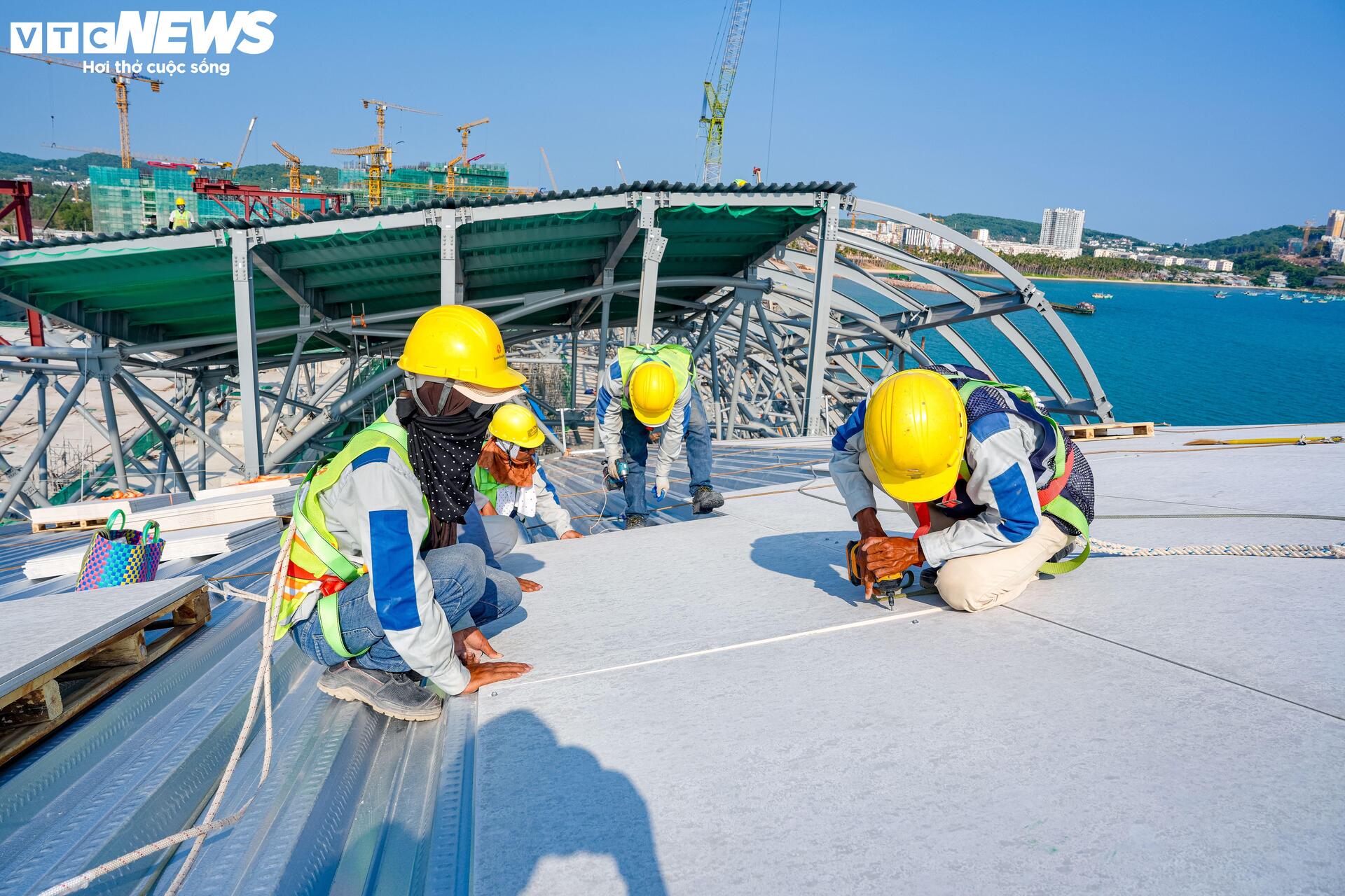 Diện mạo Trung tâm Hội nghị APEC ở Phú Quốc dần lộ diện sau 10 tháng thi công - Ảnh 5.