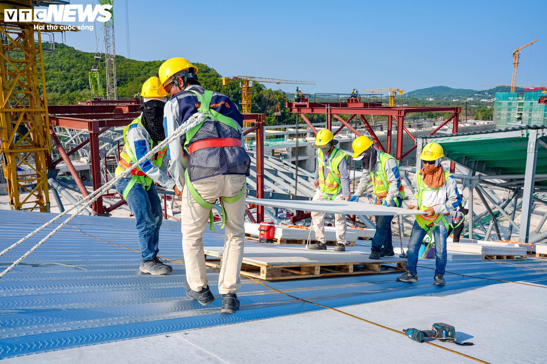 Diện mạo Trung tâm Hội nghị APEC ở Phú Quốc dần lộ diện sau 10 tháng thi công - Ảnh 7.