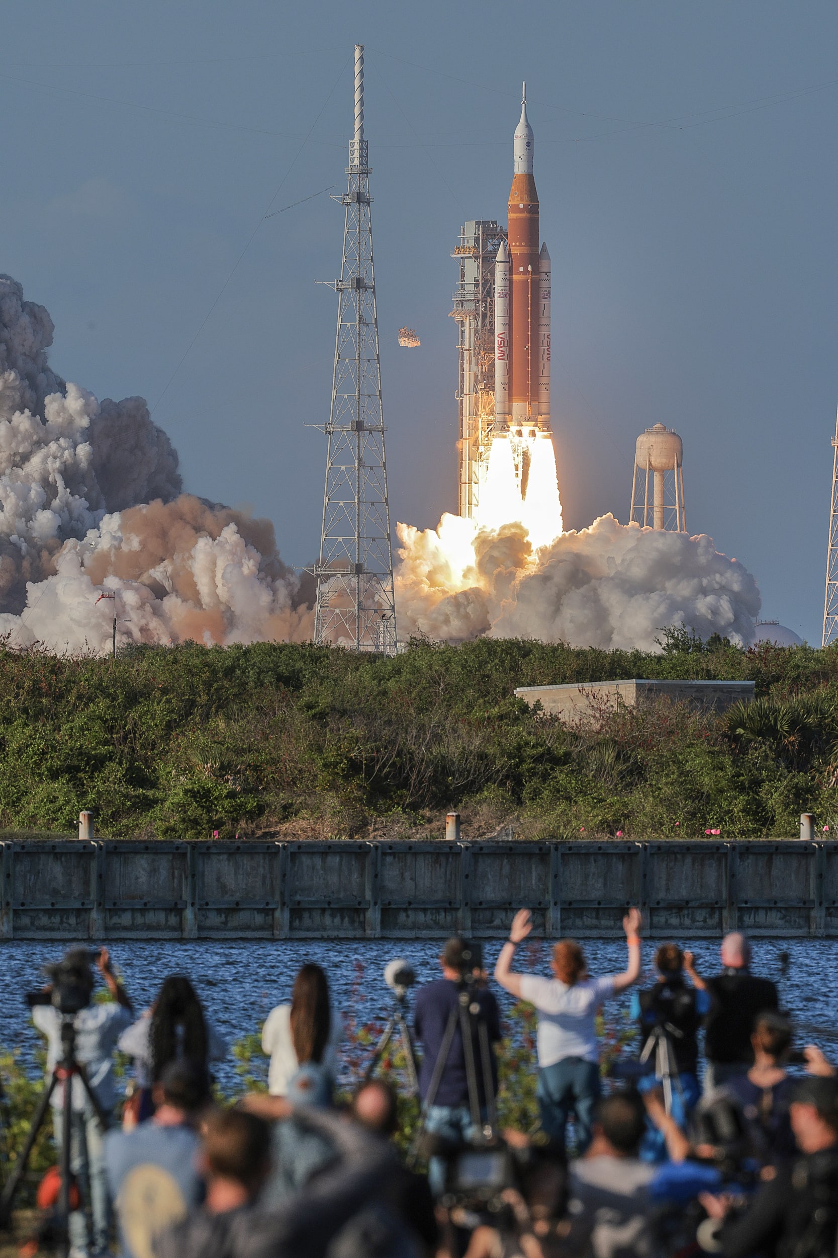 Con t&agrave;u Orion mang 4 phi h&agrave;nh gia kh&aacute;m ph&aacute; Mặt Trăng: Sứ mệnh Artemis II 2026 - Ảnh 2.