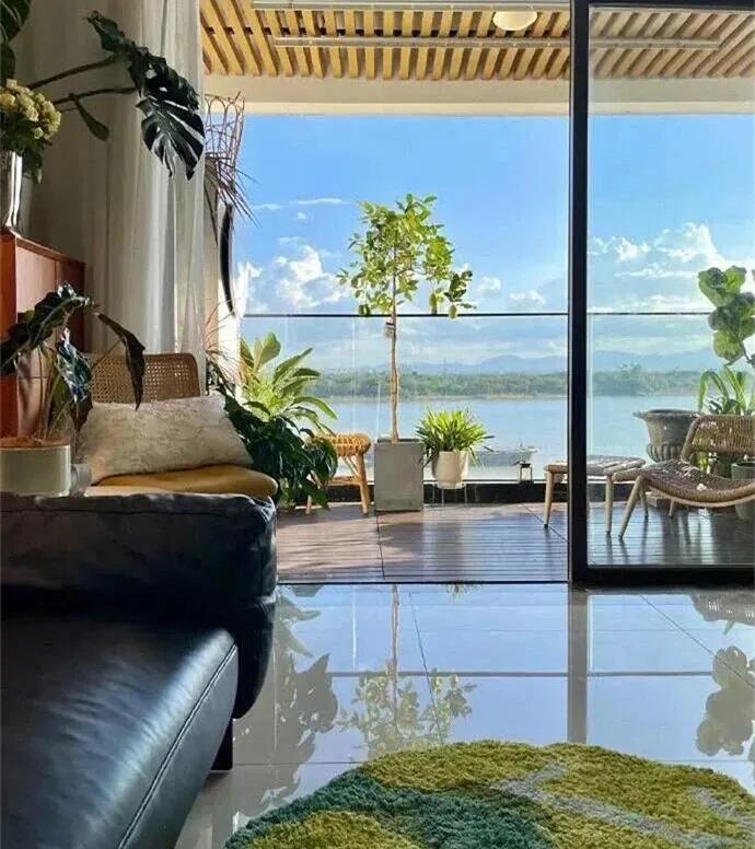 Ng&ocirc;i nh&agrave; hướng biển của người phụ nữ 40 tuổi sống một m&igrave;nh: Kh&ocirc;ng cần xa hoa vẫn đủ đầy, mỗi ng&agrave;y như đang nghỉ dưỡng- Ảnh 2.