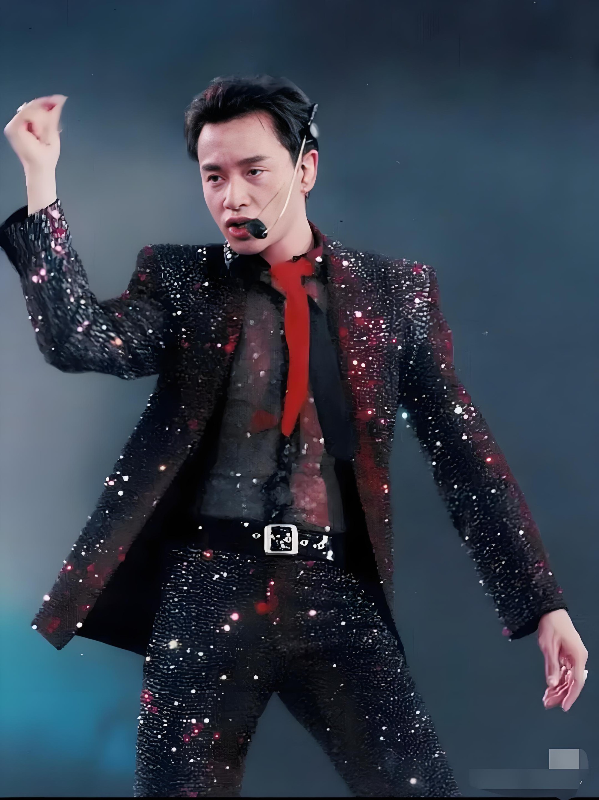 Một huyền thoại c&ograve;n sống m&atilde;i: 23 năm v&agrave; nỗi nhớ mang t&ecirc;n Trương Quốc Vinh - Ảnh 1.