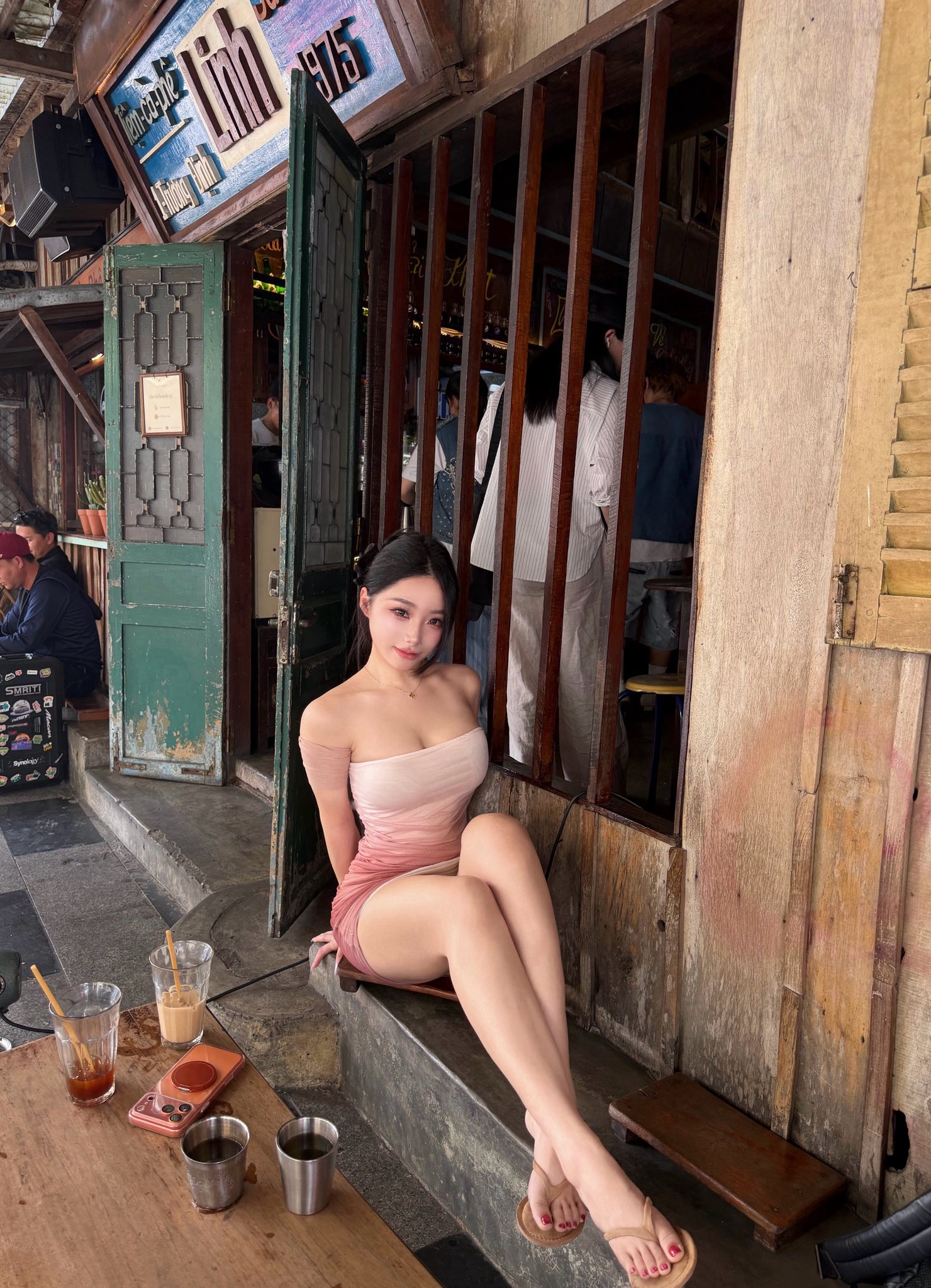 Bất ngờ xuất hiện ở Việt Nam, idol 2.7 triệu follow khiến d&acirc;n t&igrave;nh "chao đảo" - Ảnh 2.