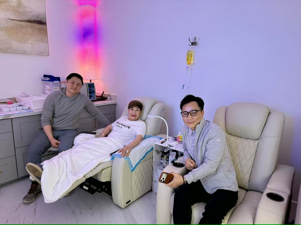 Vợ cũ hơn 17 tuổi của "&ocirc;ng ho&agrave;ng nhạc Việt" U75: Chỉ cần sức khỏe - Ảnh 1.