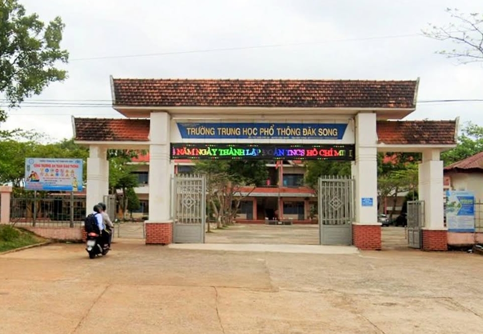 L&acirc;m Đồng: C&ocirc;ng an điều tra vụ nữ gi&aacute;o vi&ecirc;n bị ph&aacute;t t&aacute;n ảnh nhạy cảm - Ảnh 1.