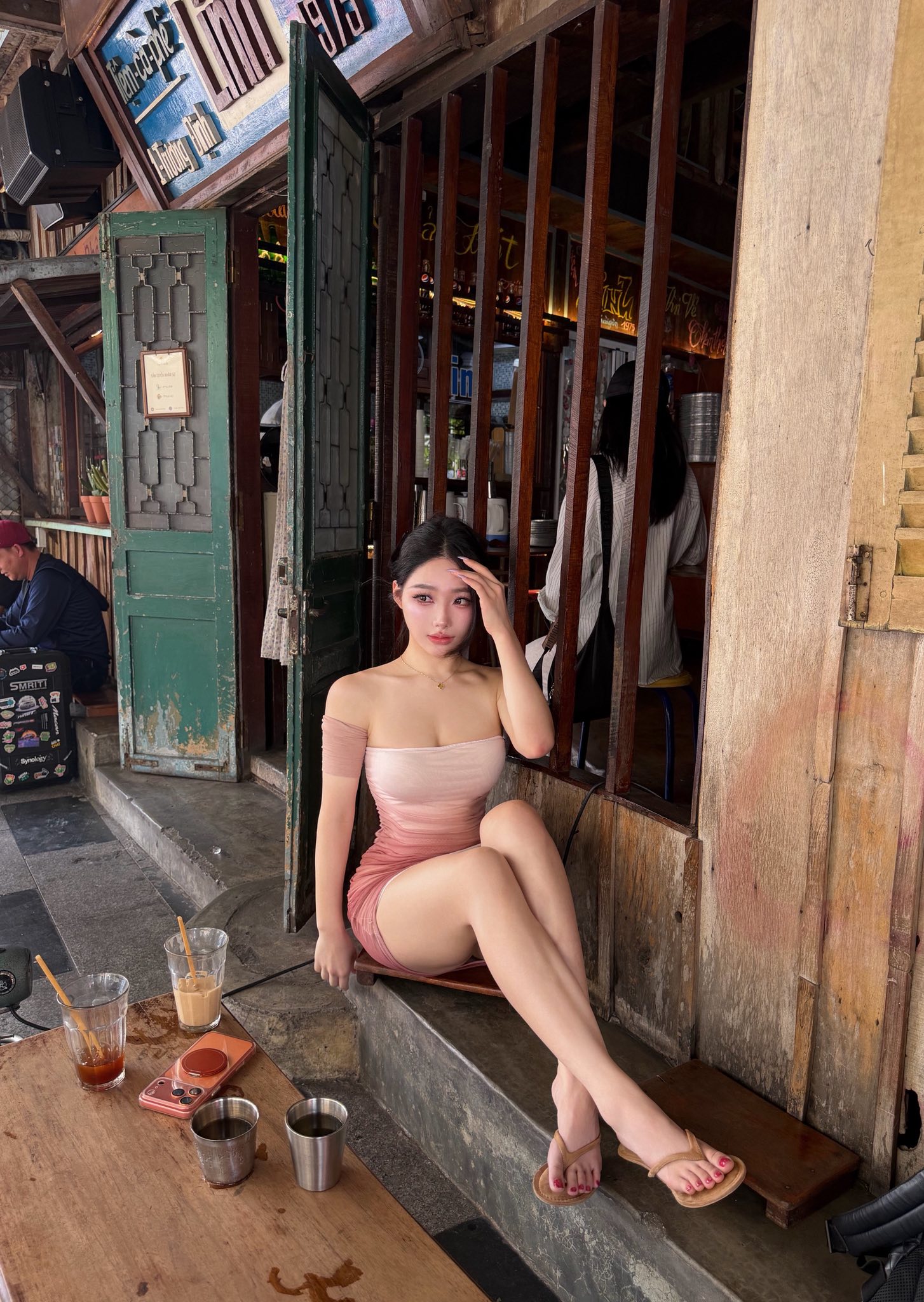 Bất ngờ xuất hiện ở Việt Nam, idol 2.7 triệu follow khiến d&acirc;n t&igrave;nh "chao đảo" - Ảnh 3.