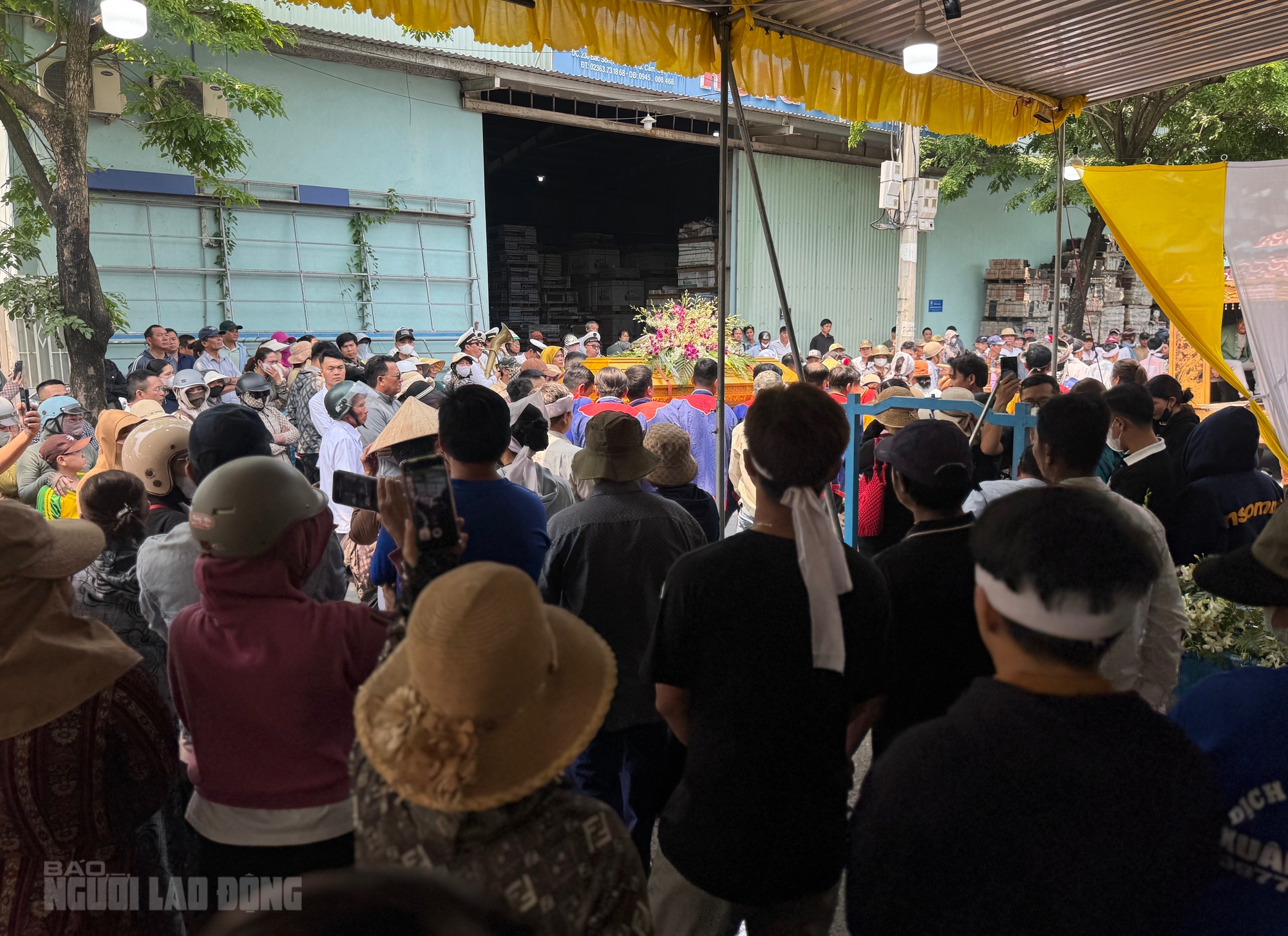 Vụ t&agrave;i xế taxi Biện Th&aacute;i Sơn bị s&aacute;t hại tại Quảng Trị: Nỗi đau mất m&aacute;t lớn - Ảnh 4.