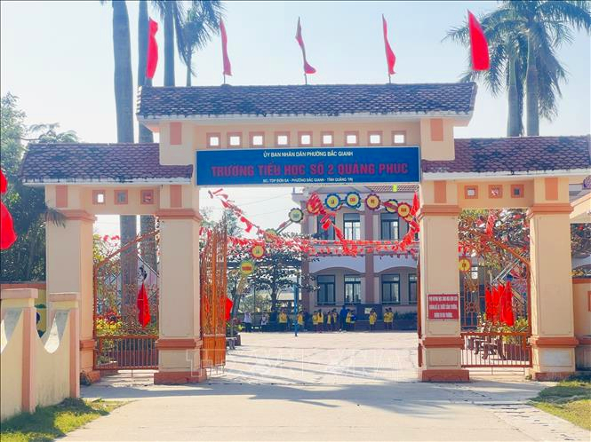 Hiệu trưởng tạm đ&igrave;nh chỉ ở Quảng Trị v&igrave; nghi vấn chạy hợp đồng gi&aacute;o vi&ecirc;n - Ảnh 1.