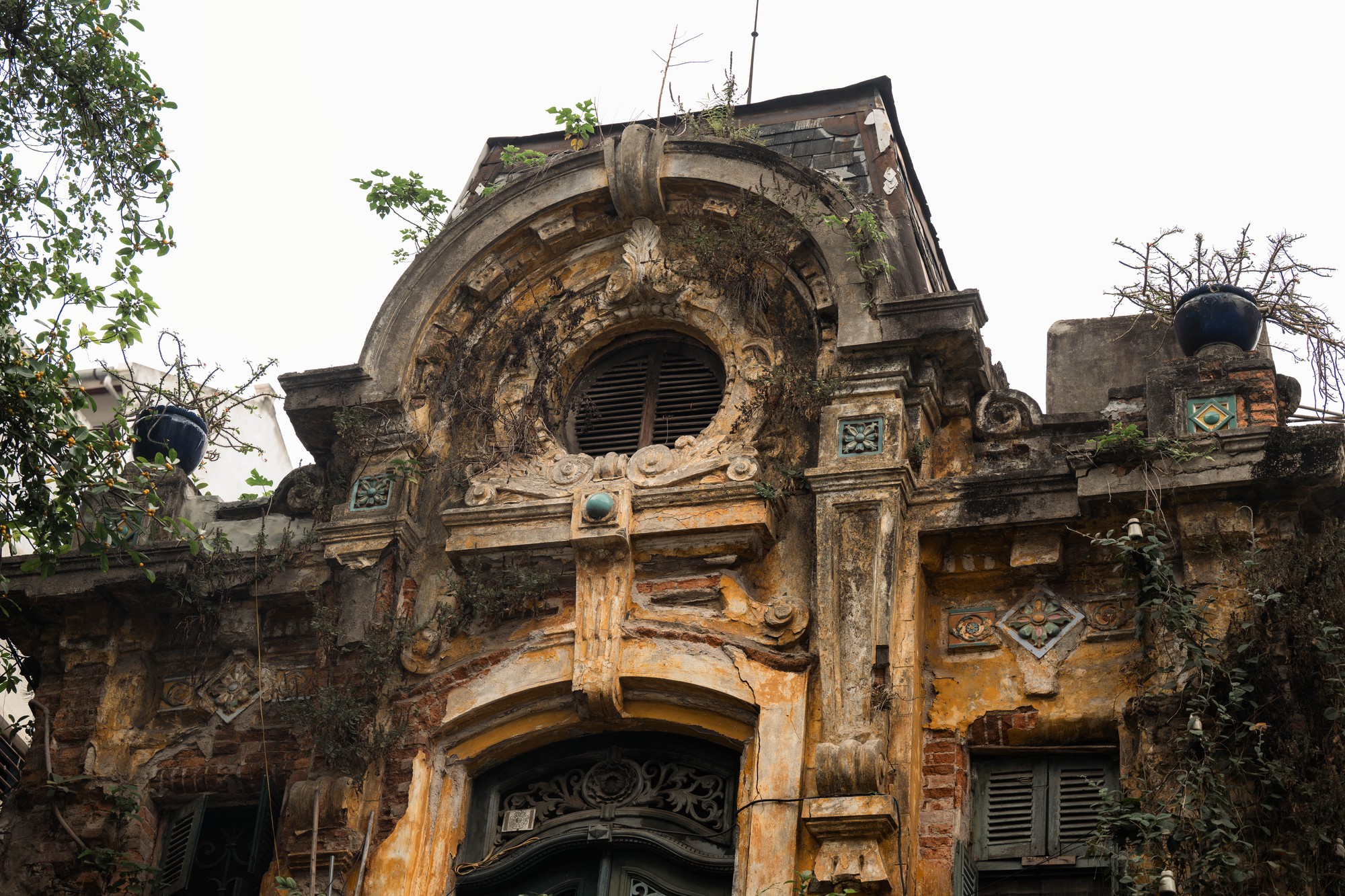 Chuyện về căn biệt thự 57B Hàng Bồ: Ký ức Hà Nội giữa lòng phố cổ - Ảnh 2. Chuyện về căn biệt thự 57B Hàng Bồ: Ký ức Hà Nội giữa lòng phố cổ - Ảnh 2.