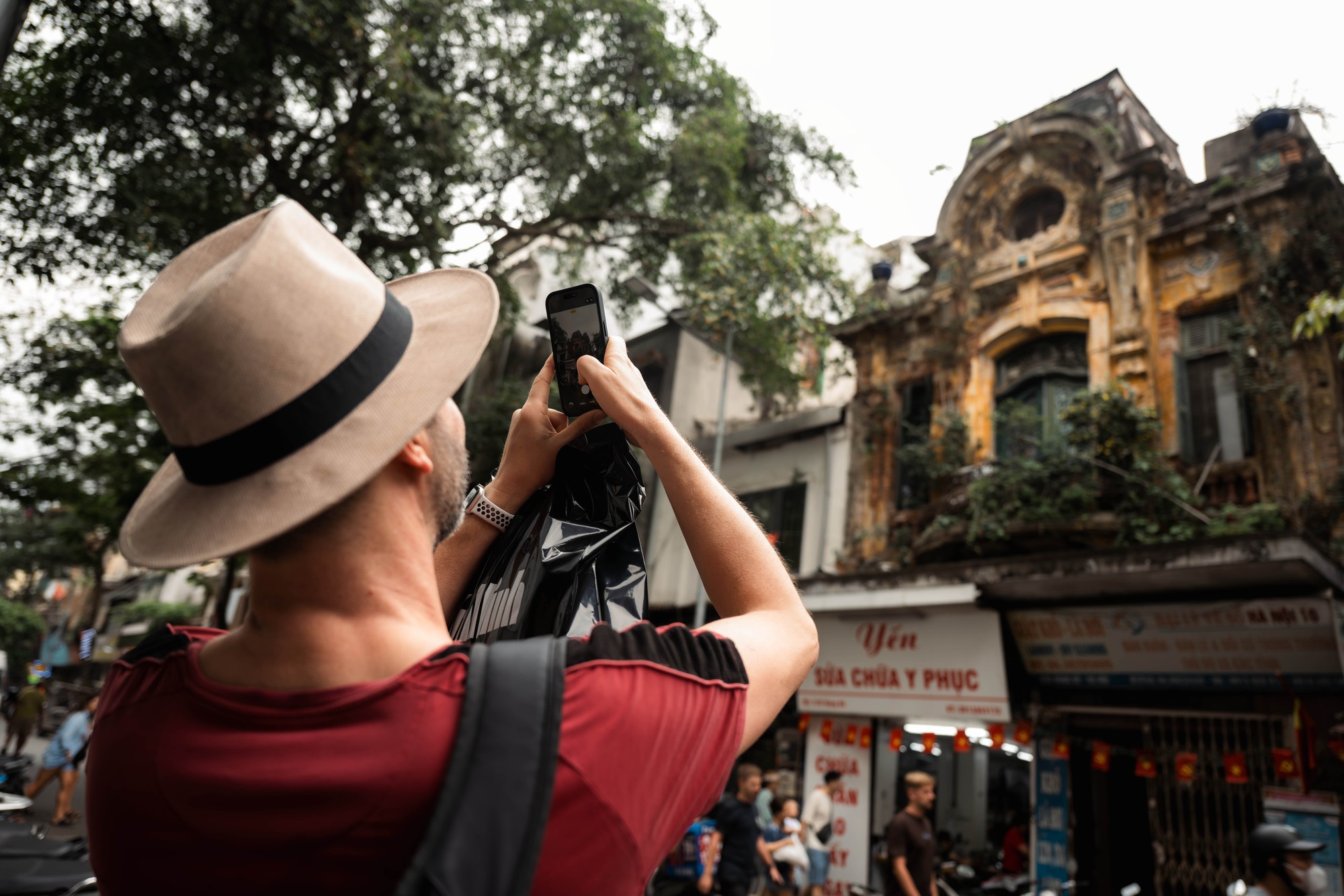 Chuyện về căn biệt thự 57B Hàng Bồ: Ký ức Hà Nội giữa lòng phố cổ - Ảnh 10. Chuyện về căn biệt thự 57B Hàng Bồ: Ký ức Hà Nội giữa lòng phố cổ - Ảnh 10.