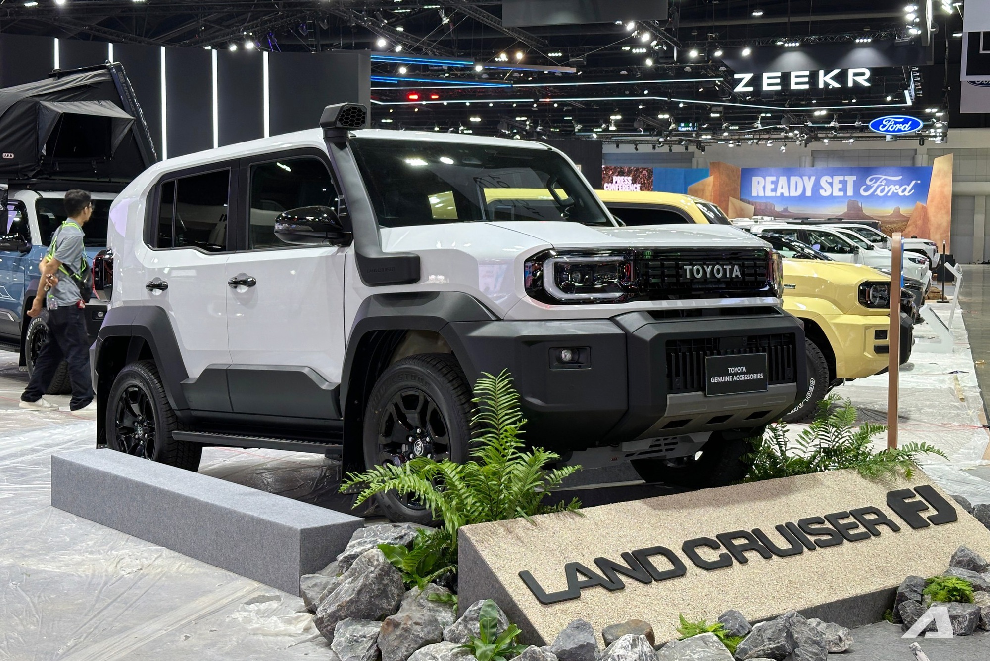 Toyota Land Cruiser FJ nhận cọc tại Việt Nam: Giá dự kiến gần 1,2 tỷ đồng ngang Fortuner, Everest, máy 2.7L, 2 cầu, dễ ra mắt tháng 6- Ảnh 1. Toyota Land Cruiser FJ nhận cọc tại Việt Nam: Giá dự kiến gần 1,2 tỷ đồng ngang Fortuner, Everest, máy 2.7L, 2 cầu, dễ ra mắt tháng 6- Ảnh 1.