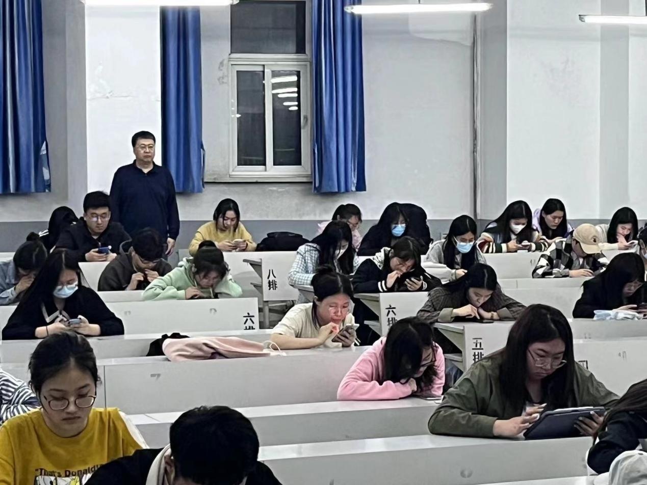 109 đại học Trung Quốc x&oacute;a bỏ ng&agrave;nh ngoại ngữ: Xu hướng mới  - Ảnh 2.