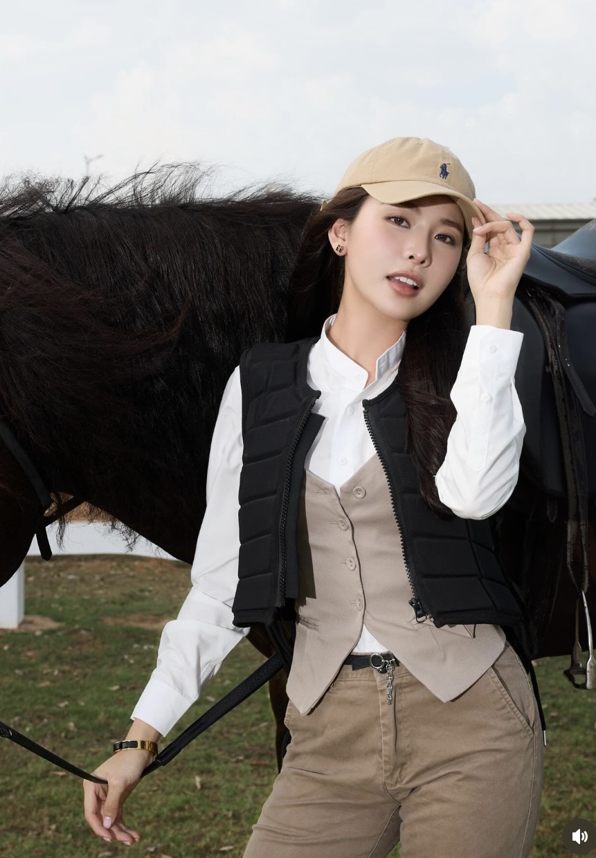 Đứng h&igrave;nh trước m&agrave;n cưỡi ngựa thần sầu của hot girl l&agrave;ng Pick- Ảnh 3.