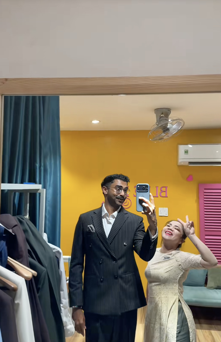 Kh&aacute;ch T&acirc;y đổ x&ocirc; trải nghiệm dịch vụ may đồ tại Hội An năm 2026 - Ảnh 4.