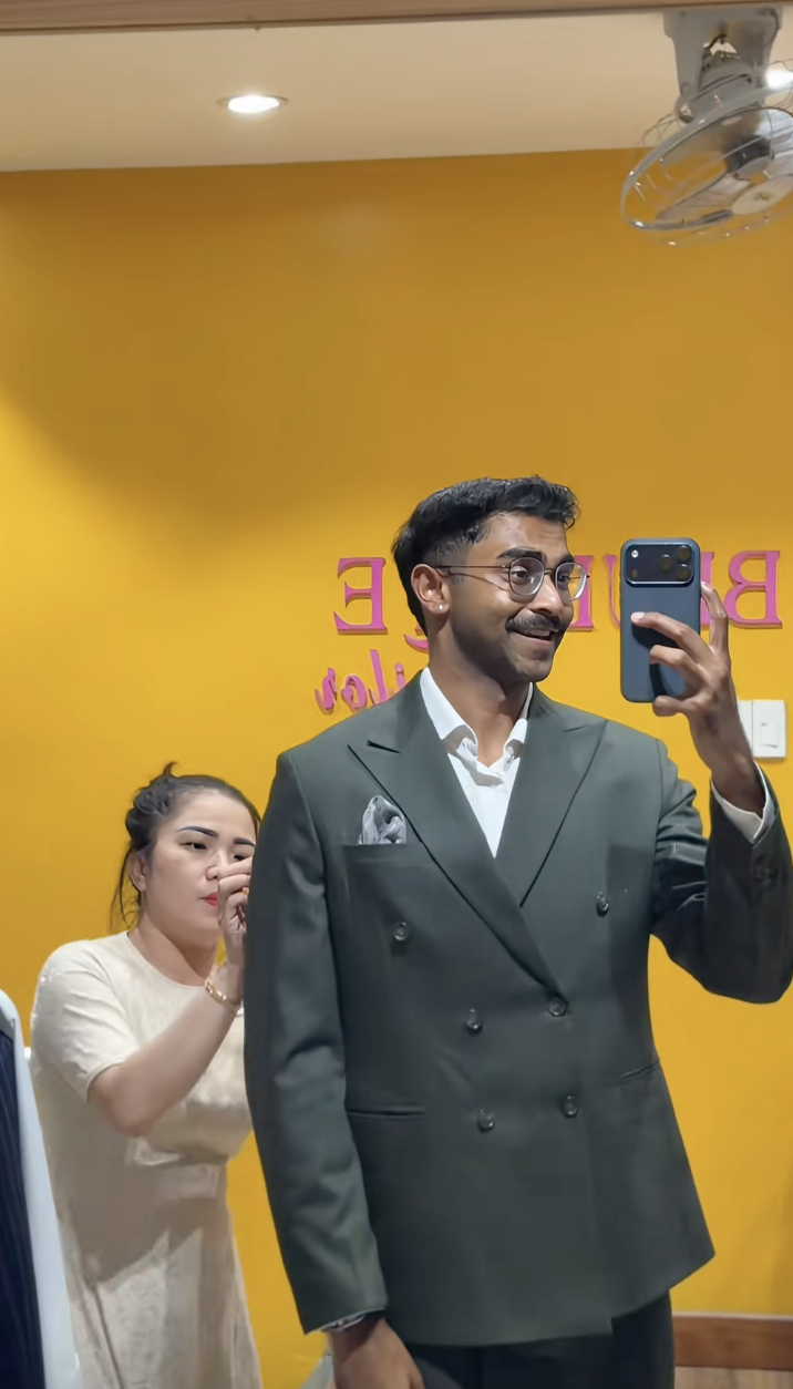 Kh&aacute;ch T&acirc;y đổ x&ocirc; trải nghiệm dịch vụ may đồ tại Hội An năm 2026 - Ảnh 3.