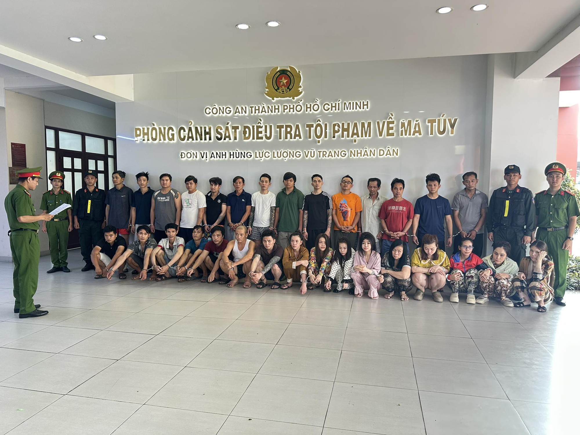 C&ocirc;ng an TPHCM triệt ph&aacute; chuy&ecirc;n &aacute;n b&iacute; số  VA726D, bắt 26 người - Ảnh 2.