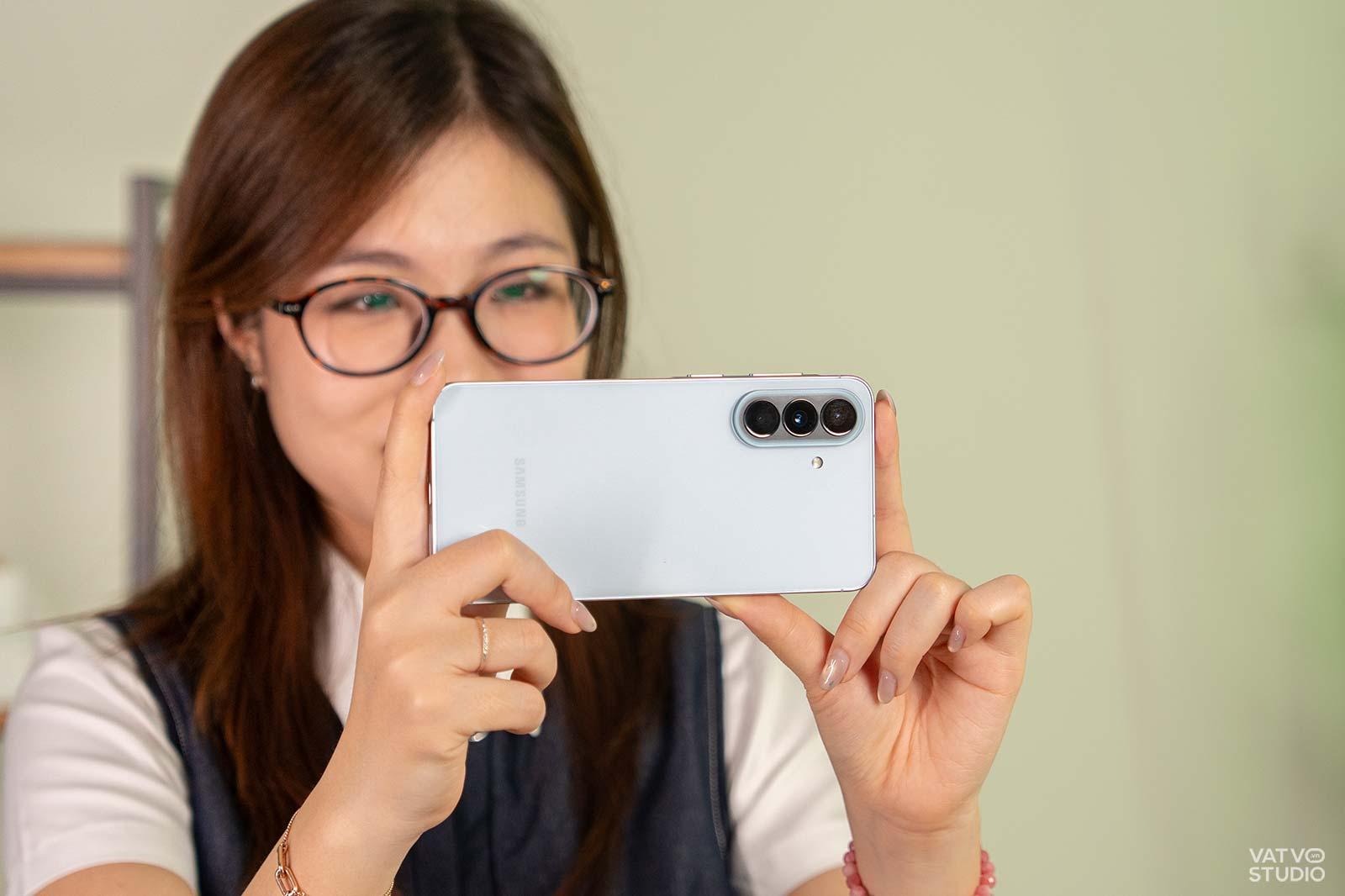 Vượt ải th&aacute;ng 3 th&agrave;nh c&ocirc;ng, t&ocirc;i bắt đầu nhập vibe m&ugrave;a h&egrave; cực n&eacute;t với Galaxy A57/A37 5G - Ảnh 11.