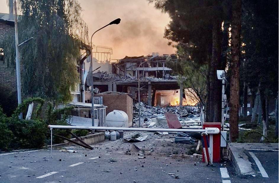 Chiến sự Trung Đ&ocirc;ng ng&agrave;y 2-4: Iran phủ "lều lửa" l&ecirc;n Israel, Viện Pasteur Tehran th&agrave;nh đống đổ n&aacute;t - Ảnh 2.