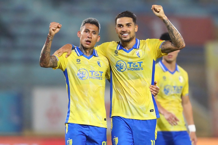 V&ograve;ng 19 V-League: Ninh B&igrave;nh tiếp tục thăng hoa, Thanh H&oacute;a chia điểm đ&aacute;ng tiếc - Ảnh 1.