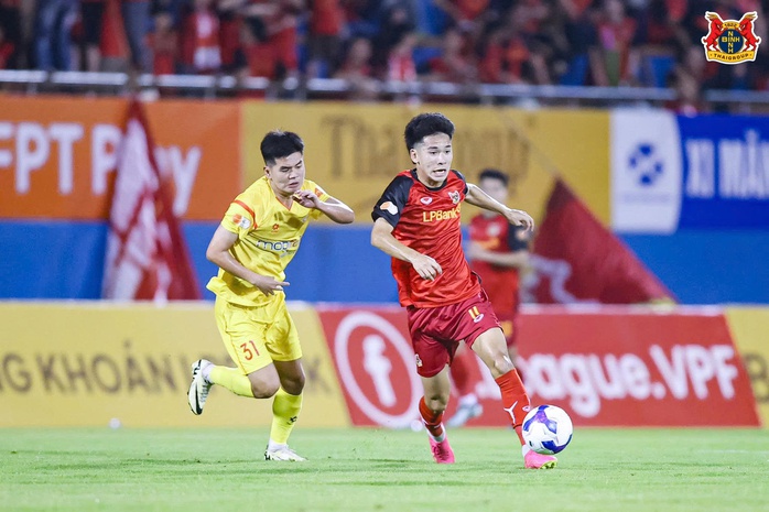 V&ograve;ng 19 V-League: Ninh B&igrave;nh tiếp tục thăng hoa, Thanh H&oacute;a chia điểm đ&aacute;ng tiếc - Ảnh 2.
