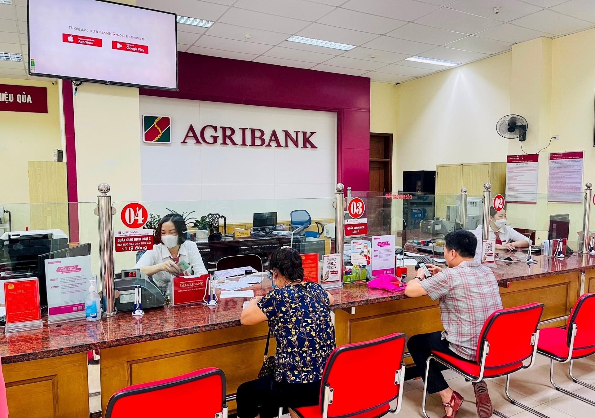 Thông báo gián đoạn chuyển tiền 24 / 7 từ BIDV , Agribank , Techcombank và ACB - Ảnh 1.