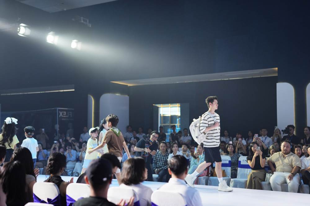 Vợ chồng B&igrave;nh An &ndash; Phương Nga s&aacute;nh đ&ocirc;i dự sự kiện ra mắt bộ sưu tập Xu&acirc;n H&egrave; 2026 - Ảnh 3.