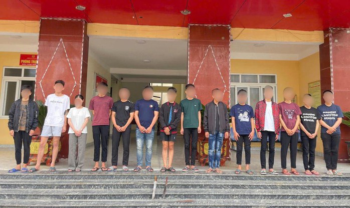 Ngăn chặn kịp thời nh&oacute;m thanh thiếu ni&ecirc;n chuẩn bị kiếm v&agrave; dao ph&oacute;ng lợn để đua xe tr&aacute;i ph&eacute;p - Ảnh 1.