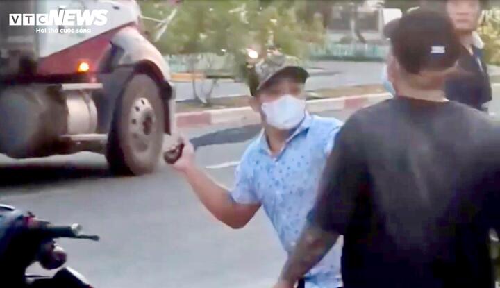 M&acirc;u thuẫn c&ocirc;ng nh&acirc;n tại KCN S&oacute;ng Thần 2026 g&acirc;y n&aacute;o loạn với m&atilde; tấu - Ảnh 1.