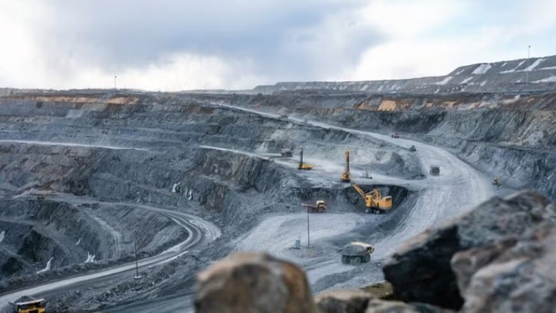 Ph&aacute;t hiện xe tải kh&ocirc;ng người l&aacute;i 90 tấn Trung Quốc sử dụng c&ocirc;ng nghệ 5G Tại mỏ đ&aacute; v&ocirc;i - Ảnh 1.