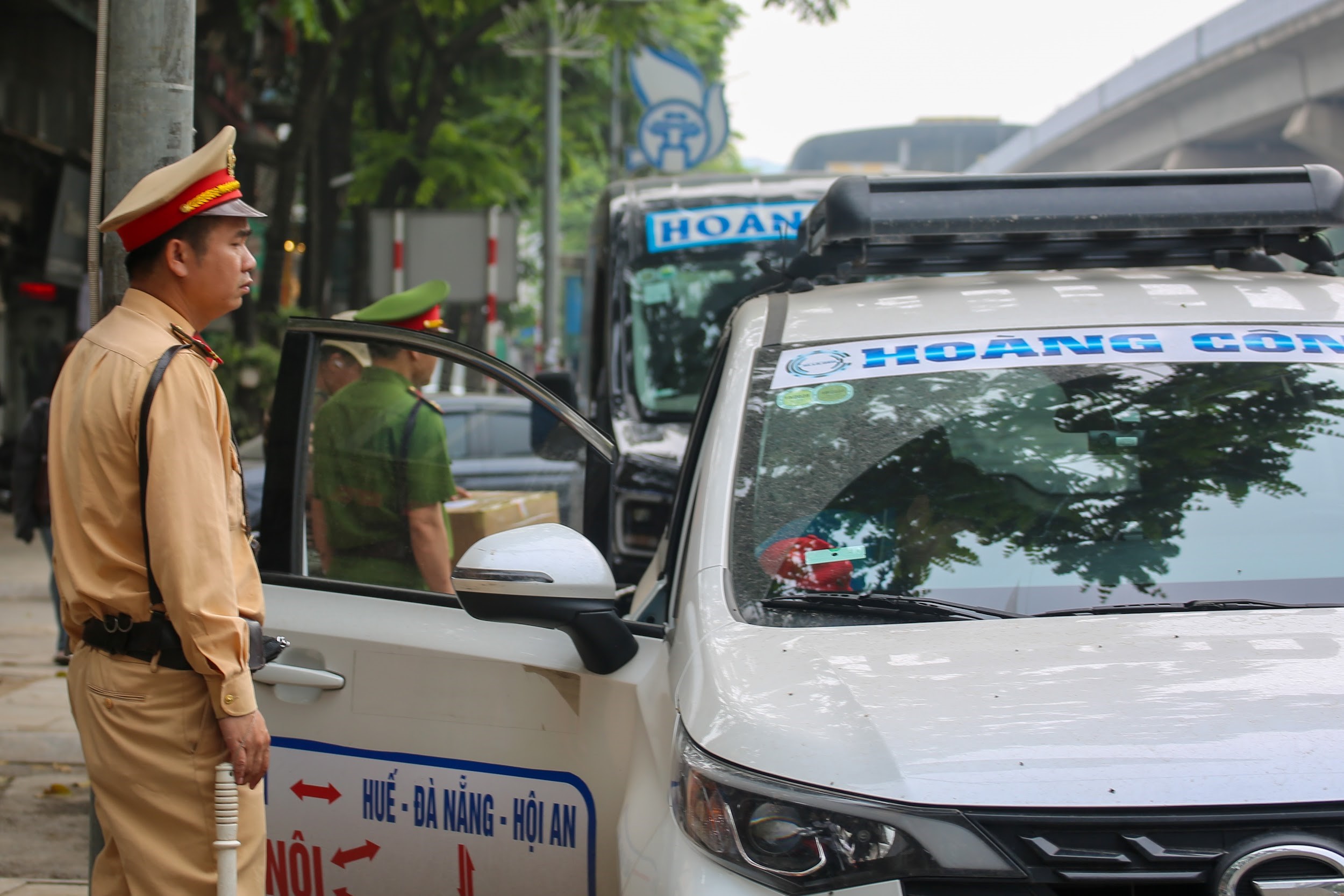 CSGT Hà Nội sử dụng thiết bị đặc biệt để xử lý 1 lỗi vi phạm giao thông phổ biến, các tài xế chú ý - Ảnh 5.