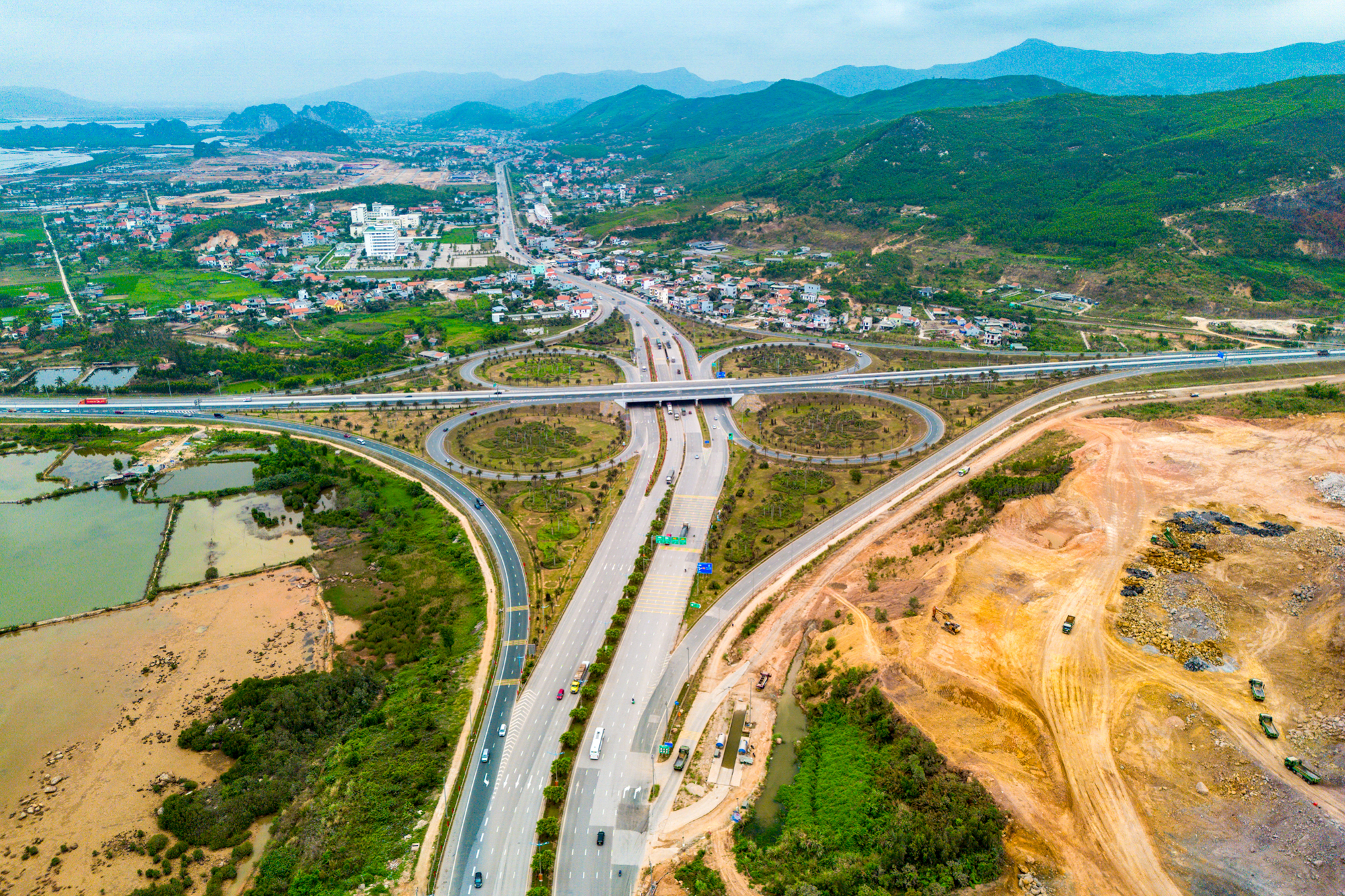 To&agrave;n cảnh si&ecirc;u dự &aacute;n 18 tỷ USD của Vinhomes:  Rộng như một th&agrave;nh phố, tổng mức đầu tư bằng  GDP 18 nước cộng lại - Ảnh 5.