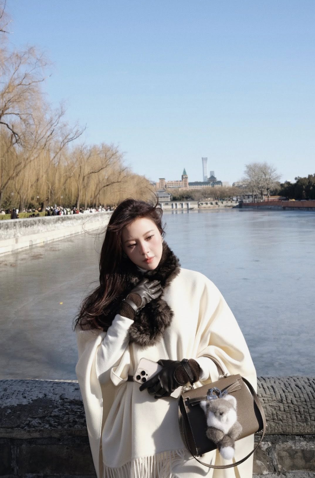 Cựu tiếp vi&ecirc;n Vietnam Airlines đ&oacute;ng MV với Sơn T&ugrave;ng M-TP: Lấy chồng gi&aacute;m đốc ở H&agrave; Nội, sinh liền 2 con, giờ ra sao? - Ảnh 11.