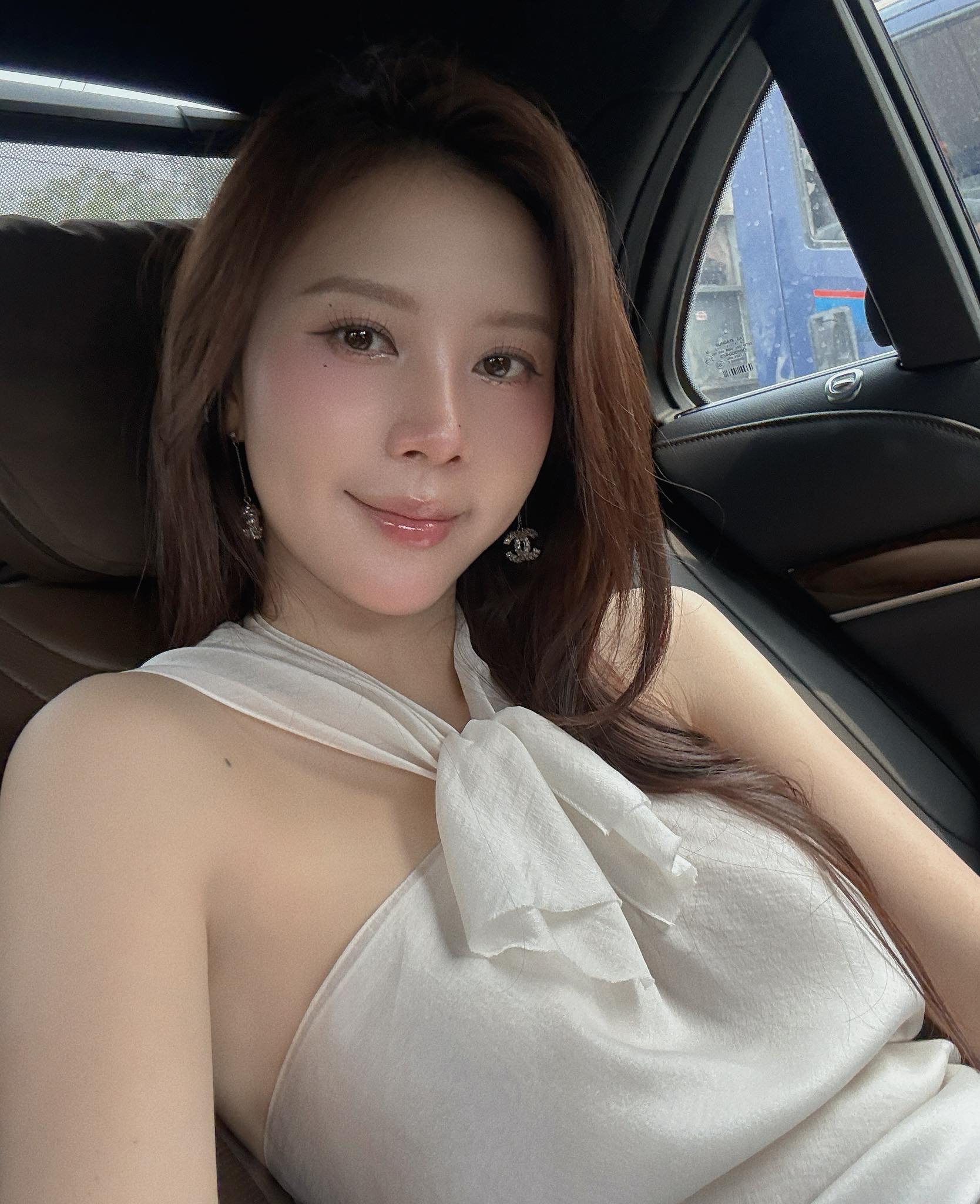 Cựu tiếp vi&ecirc;n Vietnam Airlines đ&oacute;ng MV với Sơn T&ugrave;ng M-TP: Lấy chồng gi&aacute;m đốc ở H&agrave; Nội, sinh liền 2 con, giờ ra sao? - Ảnh 9.