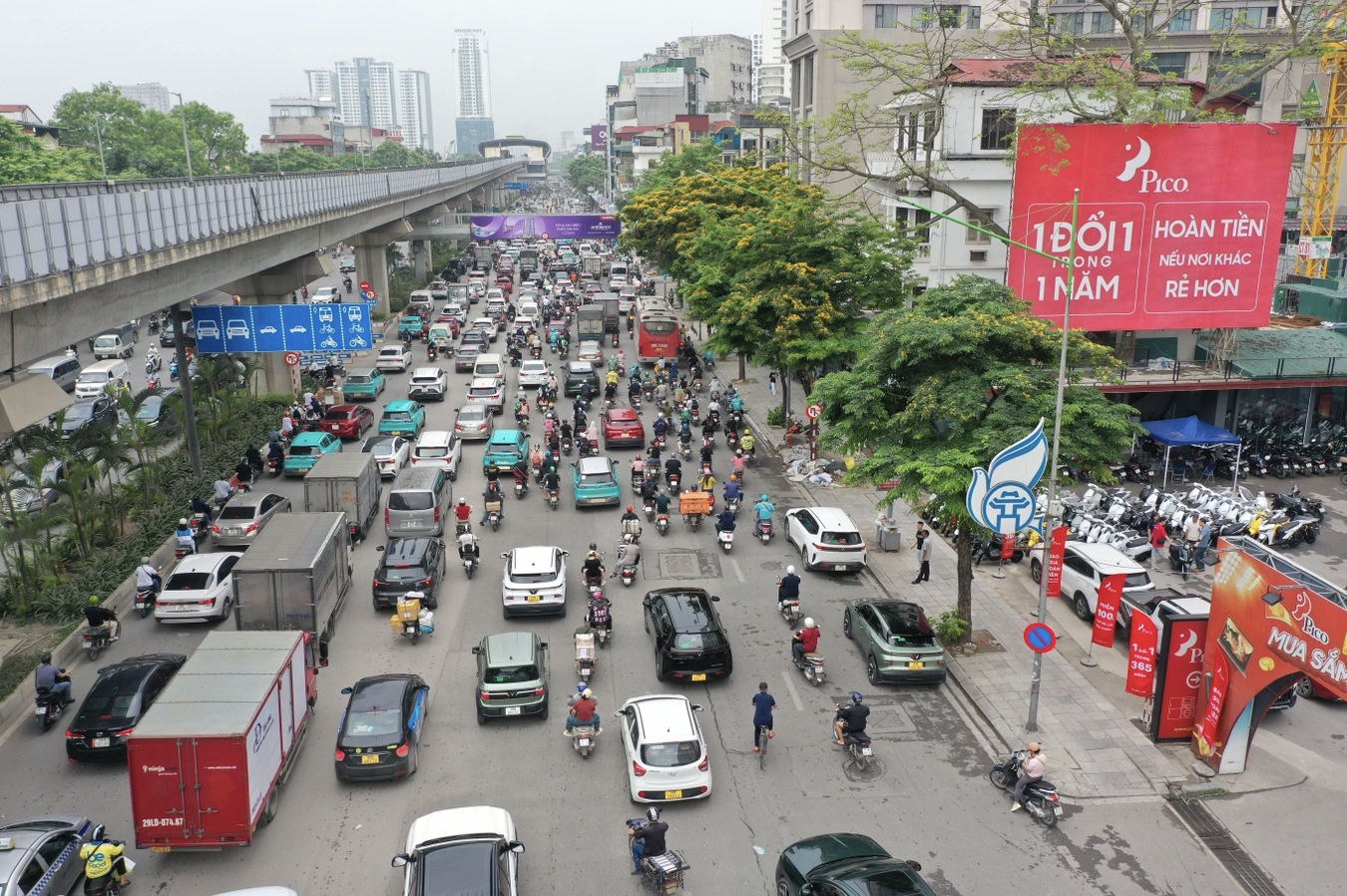 CSGT &aacute;p dụng flycam v&agrave; camera AI để xử l&yacute; vi phạm dừng đỗ xe sai quy định - Ảnh 2.