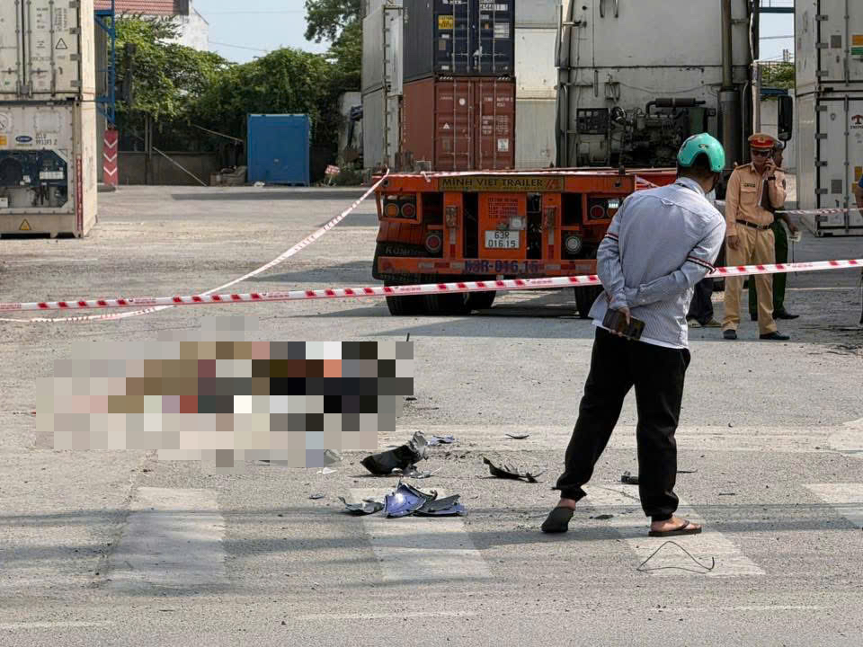 Tai nạn xe đầu k&eacute;o khiến nam sinh vi&ecirc;n 18 tuổi tử vong tại TPHCM - Ảnh 1.