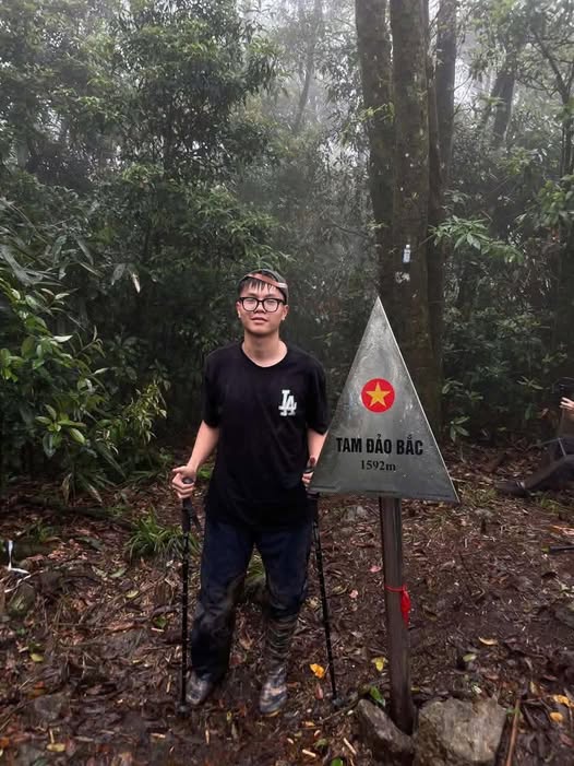 VIDEO: T&igrave;m thấy nam thanh ni&ecirc;n người H&agrave; Nội mất t&iacute;ch khi leo n&uacute;i Tam Đảo - Ảnh 2.