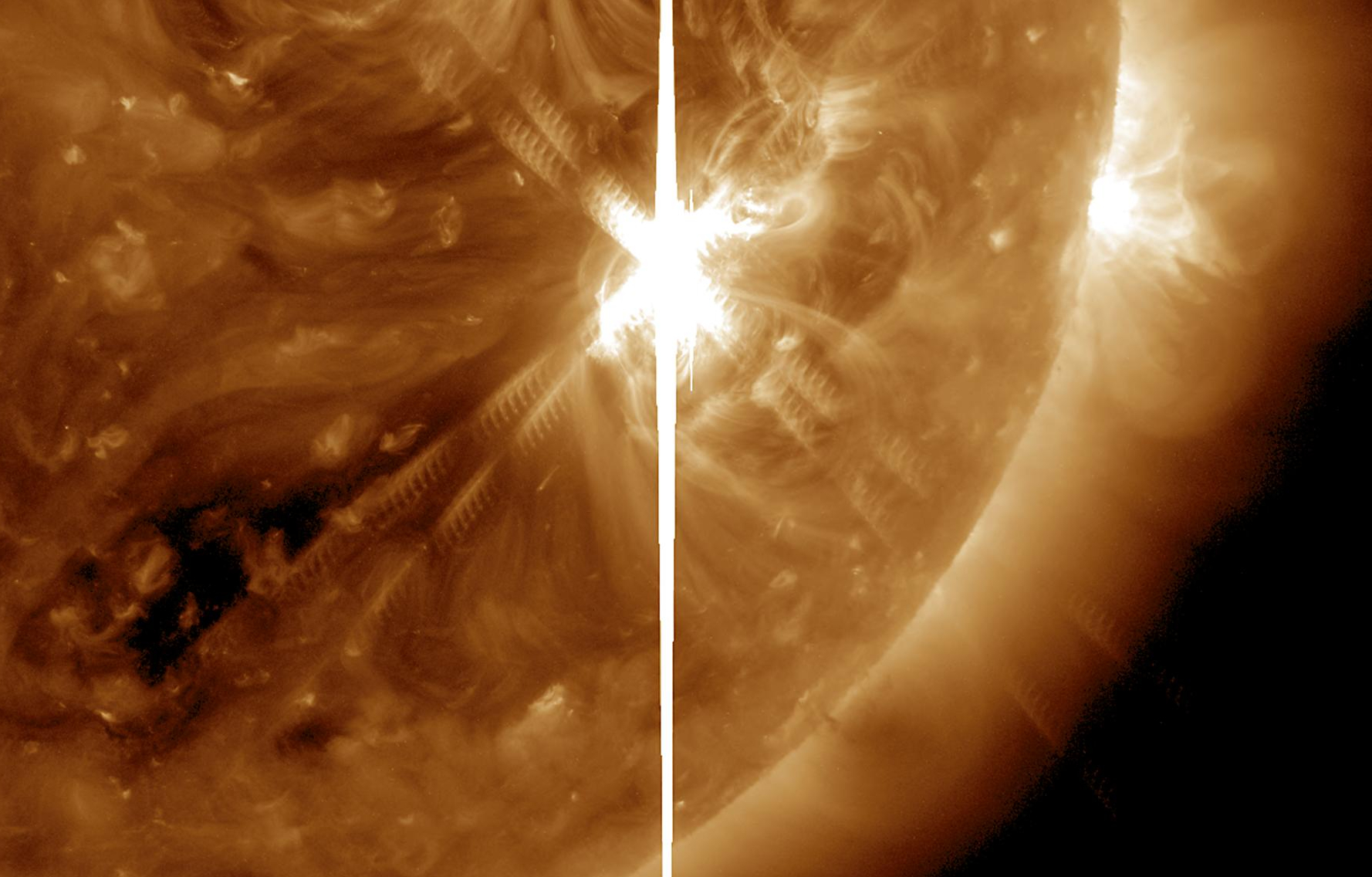 CLIP: Tiếng g&agrave;o th&eacute;t kinh dị ph&aacute;t ra từ vết đen Mặt Trời - Ảnh 1.