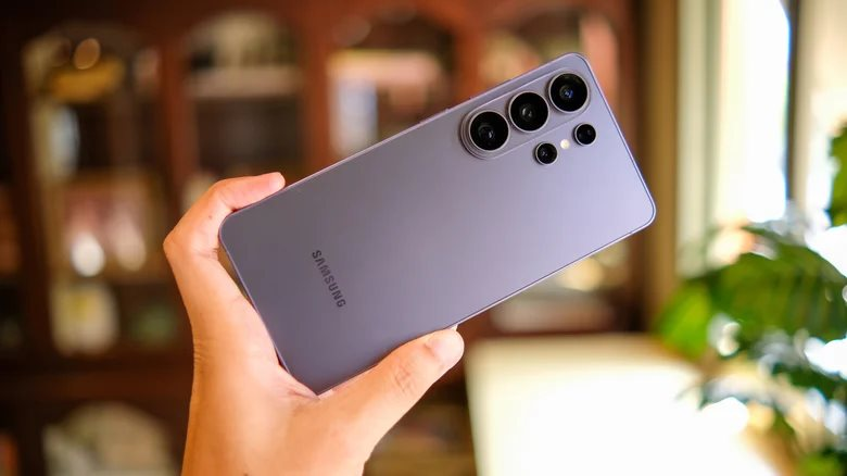 Ph&aacute;t hiện lỗ nhỏ mới tr&ecirc;n điện thọai Samsung v&agrave; C&aacute;ch ph&acirc;n biệt ch&uacute;ng - Ảnh 2.