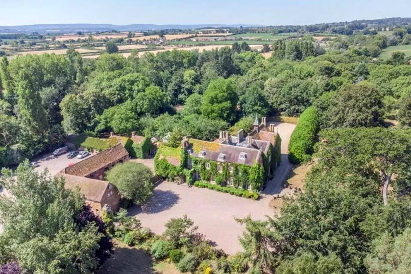 Người đ&agrave;n &ocirc;ng 80 tuổi t&igrave;m vợ trẻ với mức lương 1,8 tỷ/năm g&acirc;y sốc - Ảnh 3.