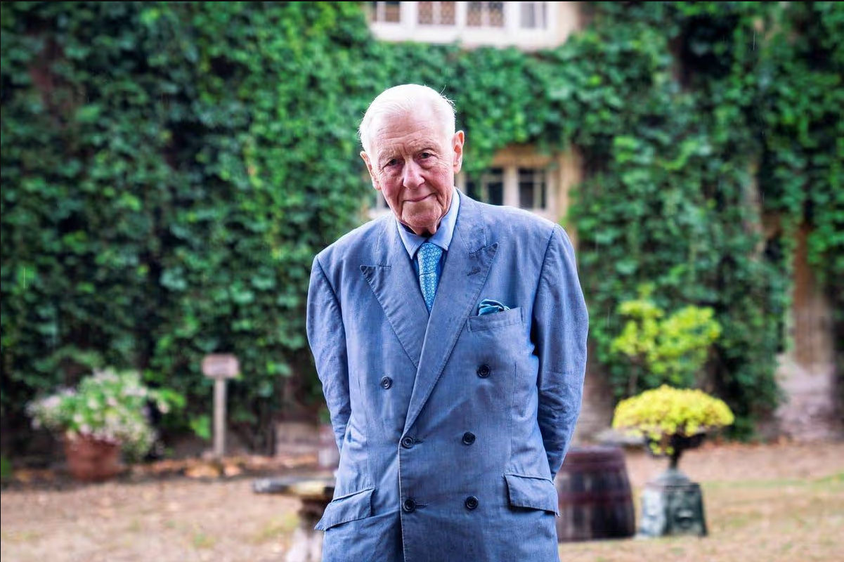 Người đ&agrave;n &ocirc;ng 80 tuổi t&igrave;m vợ trẻ với mức lương 1,8 tỷ/năm g&acirc;y sốc - Ảnh 1.