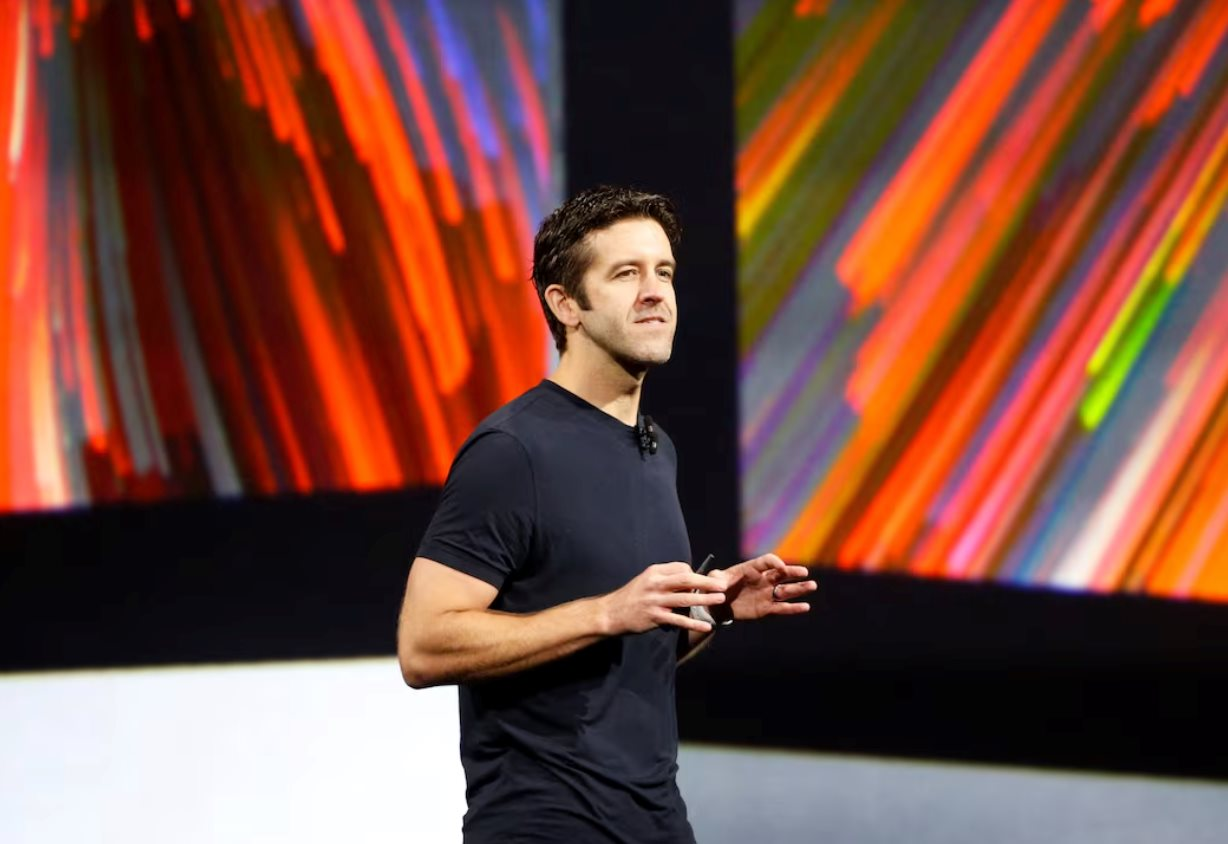 John Ternus trở thành CEO mới của Apple: Chuyển giao quyền lực 2026 - Ảnh 2.