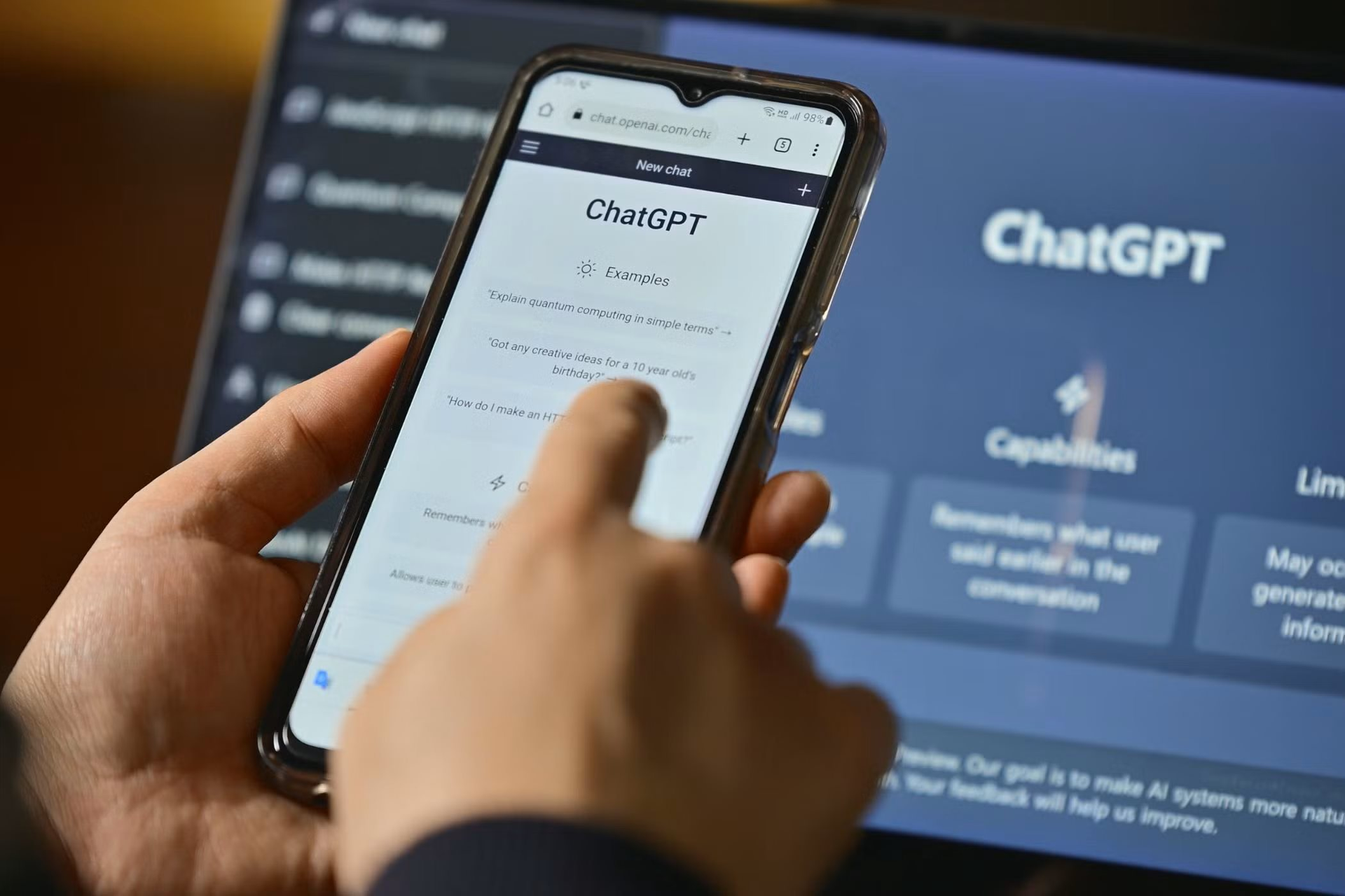 T&ocirc;i đ&atilde; thử Gemini , ChatGPT v&agrave; Claude: AI n&agrave;o l&agrave; lựa chọn tốt nhất cho Android năm 2026 - Ảnh 2.