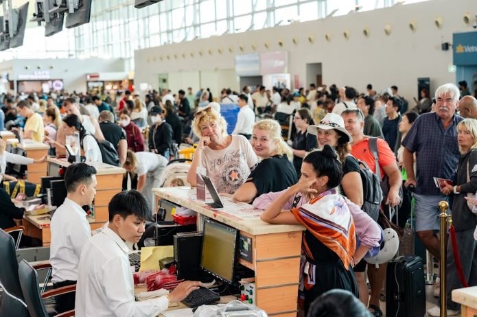 Kh&aacute;ch đi m&aacute;y bay ch&uacute; &yacute;: Dịch vụ k&yacute; gửi h&agrave;nh l&yacute; tại kh&aacute;ch sạn - Ảnh 3.