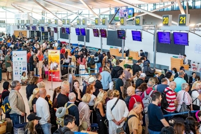 Kh&aacute;ch đi m&aacute;y bay ch&uacute; &yacute;: Dịch vụ k&yacute; gửi h&agrave;nh l&yacute; tại kh&aacute;ch sạn - Ảnh 1.