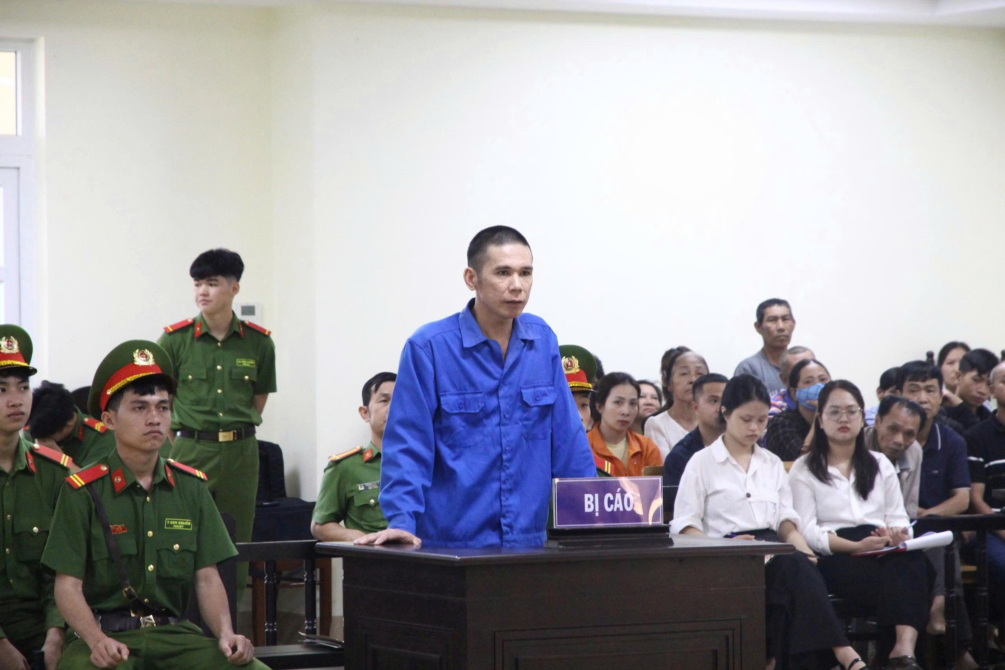 Nguyễn Nam Đại Thuận l&atilde;nh &aacute;n tử h&igrave;nh v&igrave; s&aacute;t hại 3 người trong gia đ&igrave;nh vợ ở Đắk Lắk - Ảnh 1.