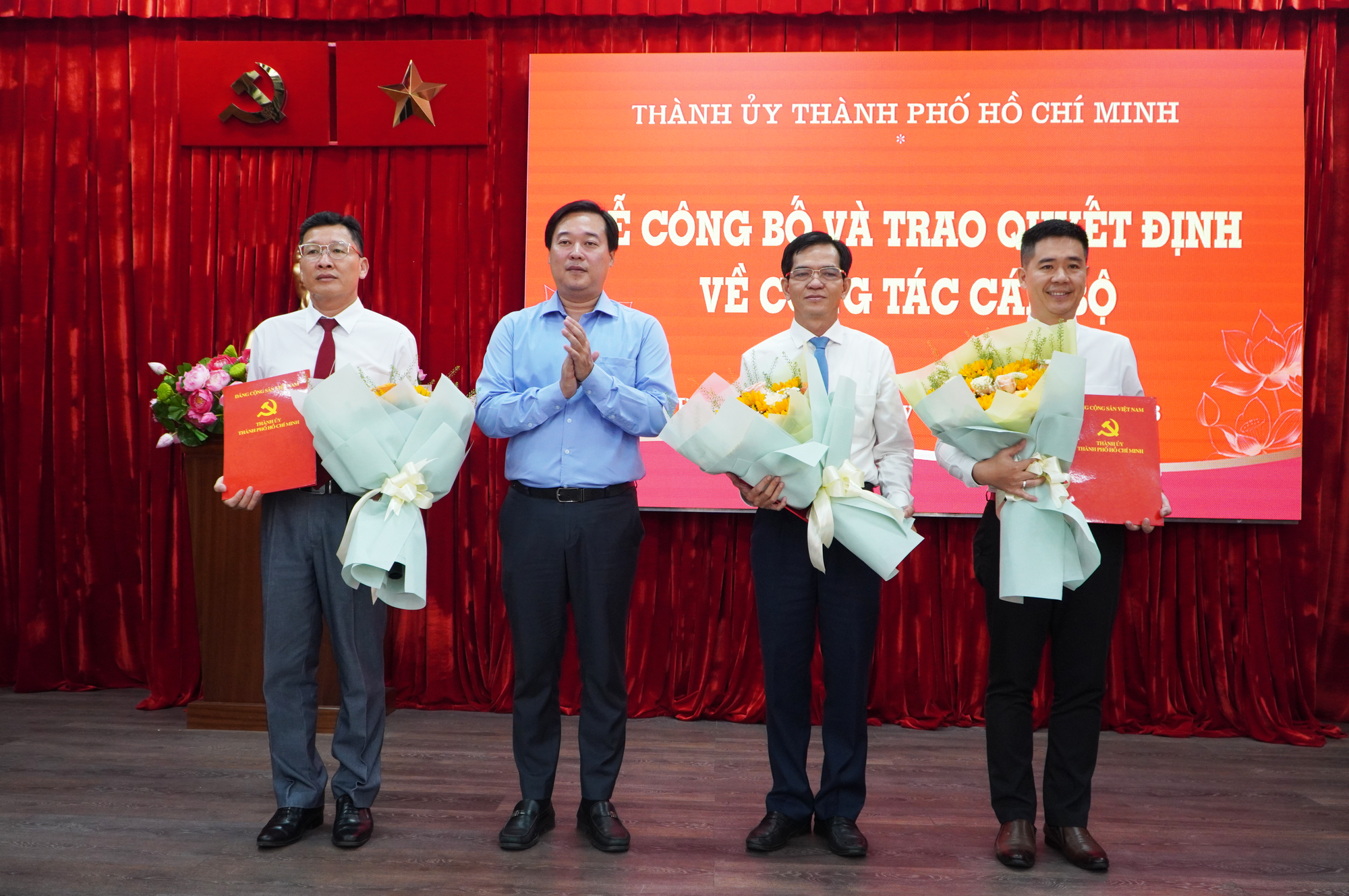 Công bố quyết định công tác cán bộ tại đảng ủy TPHCM năm 2026 - Ảnh 1.