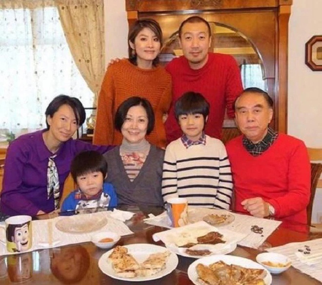 Showbiz c&oacute; mỹ nh&acirc;n kh&ocirc;ng ai d&aacute;m đắc tội: C&ocirc;ng ch&uacute;a gia tộc 300.000 tỷ, c&oacute; bản hit được đem đi tỏ t&igrave;nh nhiều nhất cả nước - Ảnh 7.